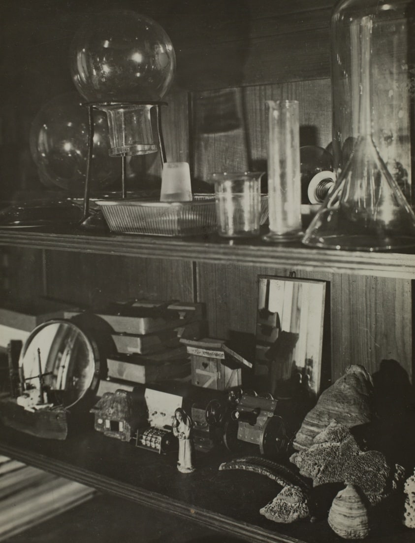The Camera Conquers Unknown Photographic Territory (Die Kamera erobert fotografisches Neuland)