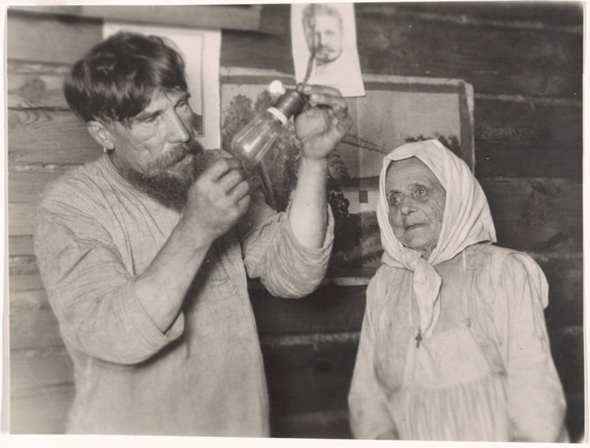 Light Bulb in a Hut ("Lenin's Light Bulb")