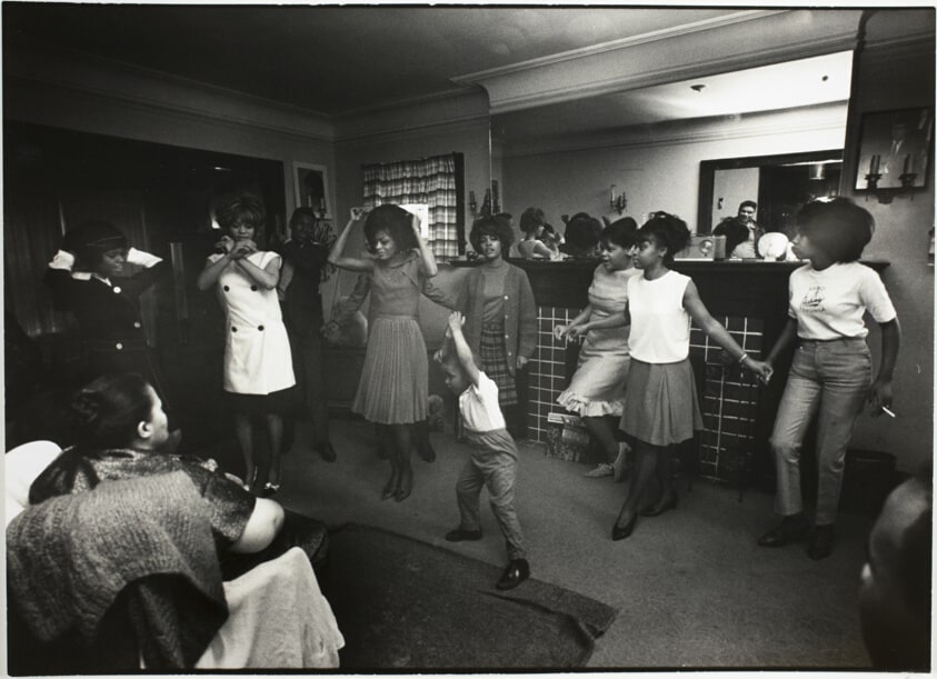 Supremes Dancing with Relatives, Detroit