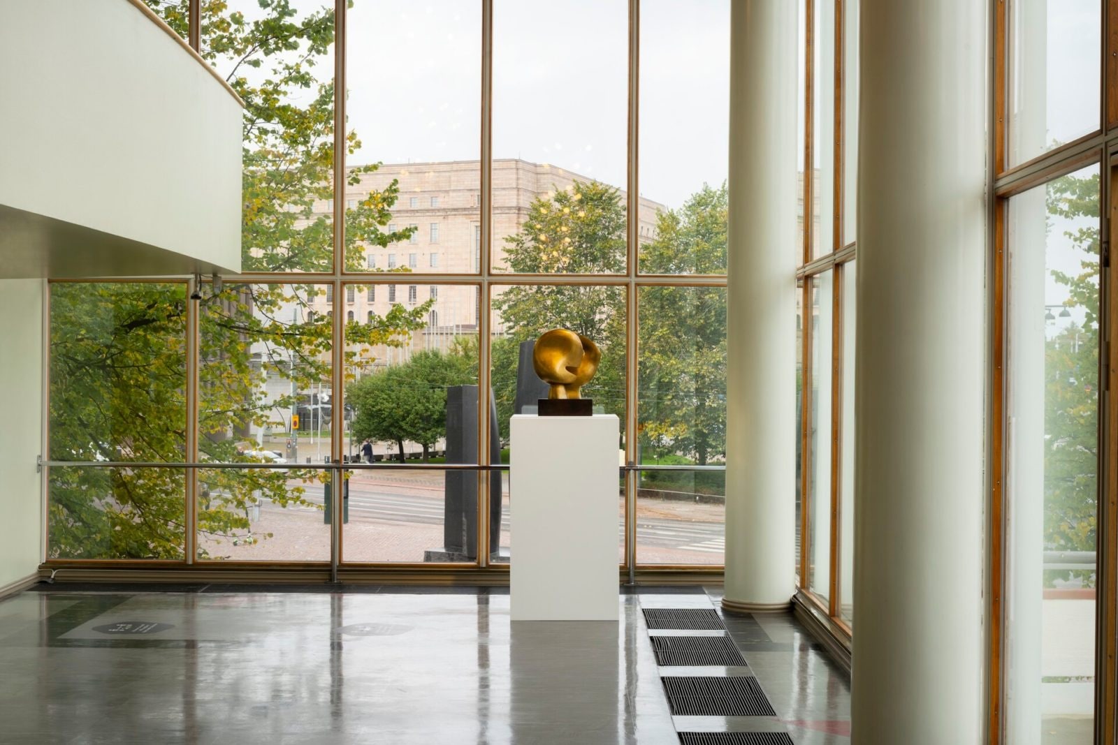 Henry Moore: Moon Head (1964) - Amos Rex