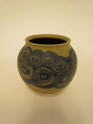 Pot with circles