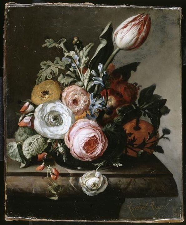 Fleurs: roses et tulipes sur tablette de marbre