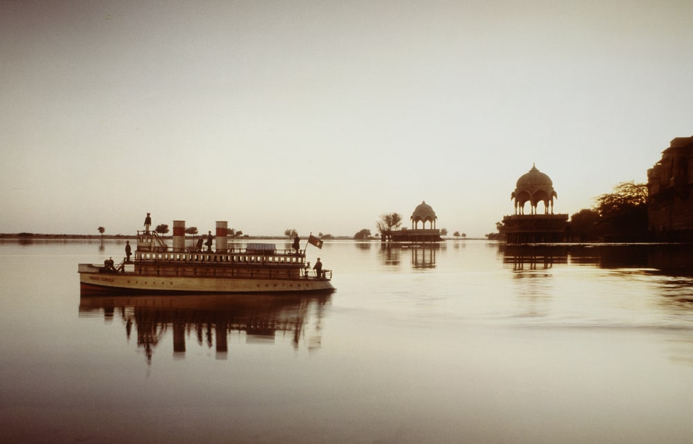 Bateau de rivière Marklin avant 14, réservoir de Jesdmer, Radjhastan, Inde