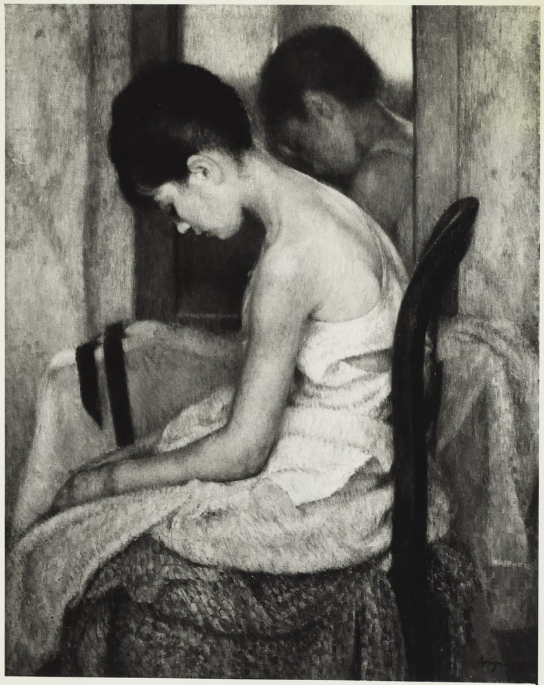Jeune fille dévêtue assise
