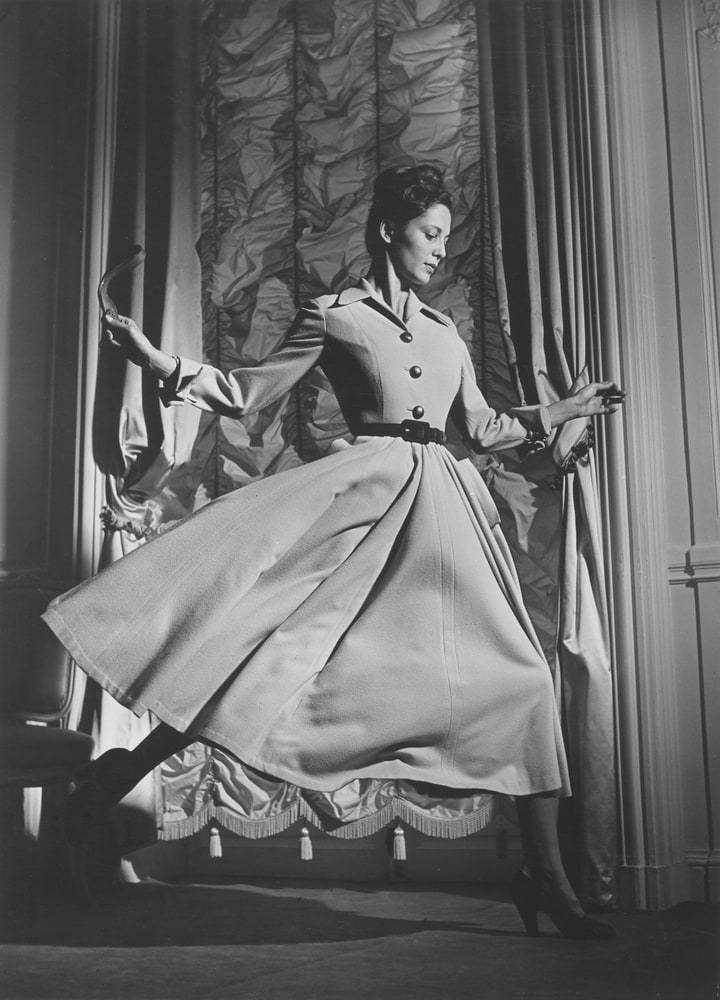 Photo de mode faite pour le Magazine "le Jardin des Modes"
Modes"-robe de christian dior-
