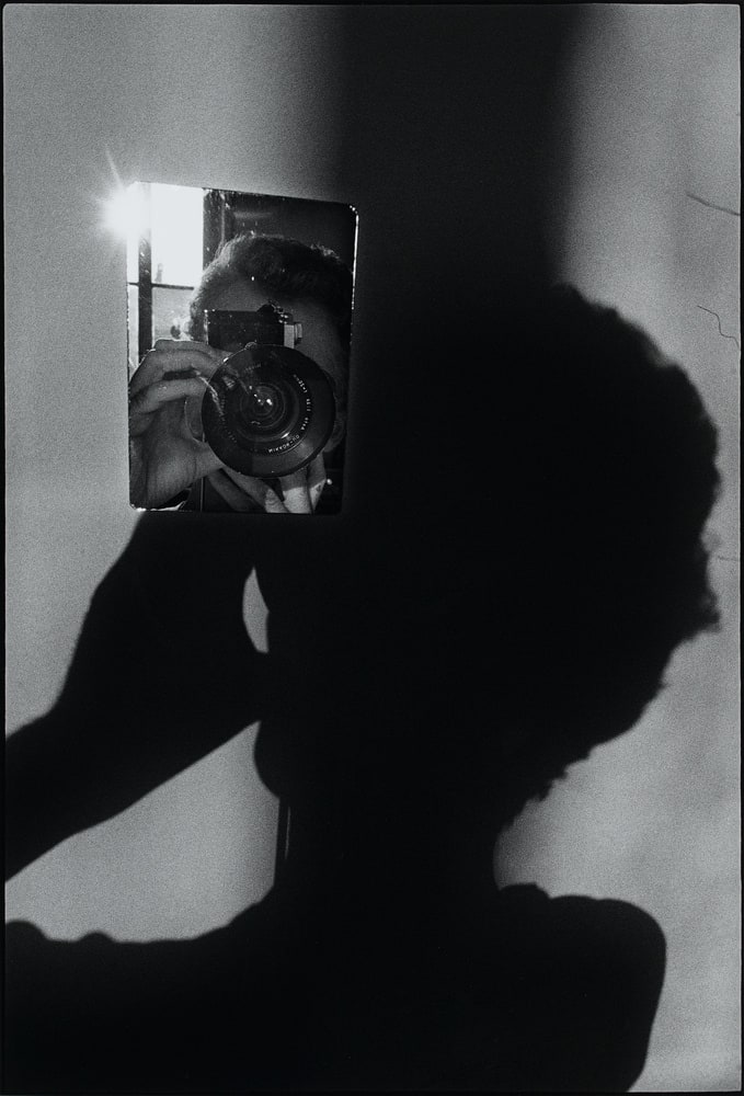L'operazione fotografica. Autoritratto per Lee Friedlander
(L'opération photographique. Autoportrait pour Lee Friedlander)