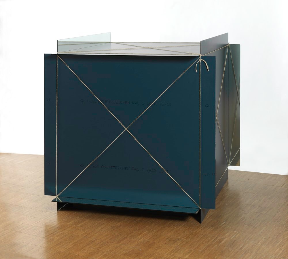 Metrocubo d'infinito
(Mètre cube d'infini)