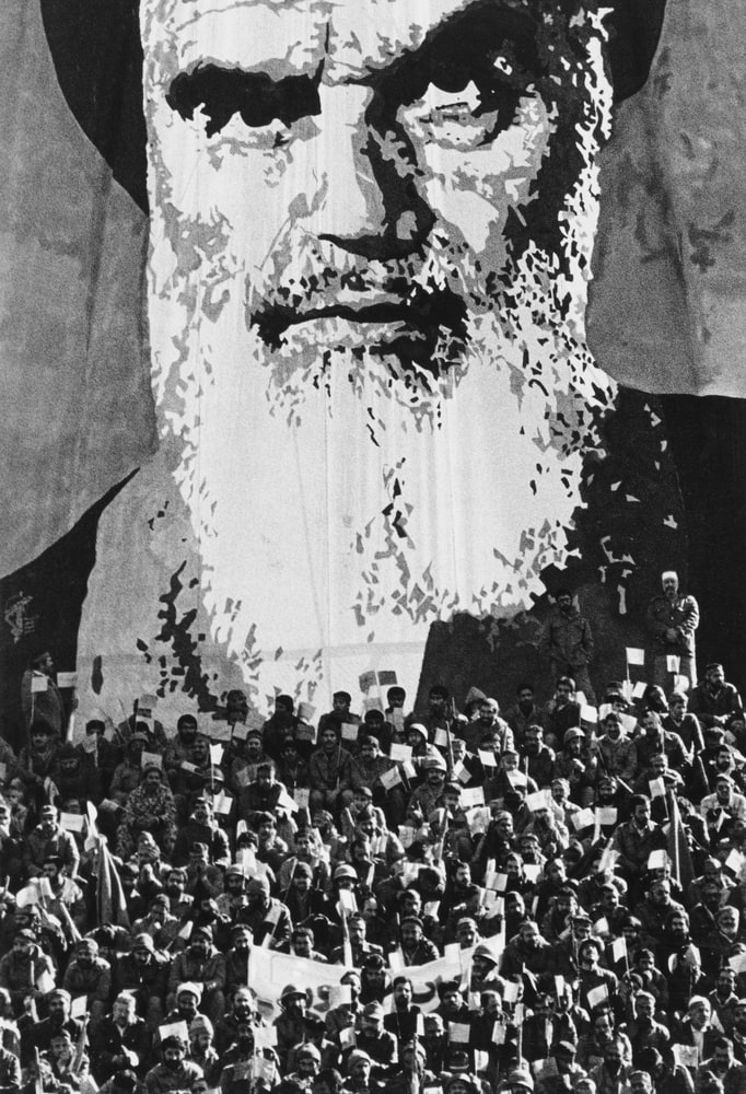 Défilé de bassidjis pour l'anniversaire de la République iranienne, Téhéran