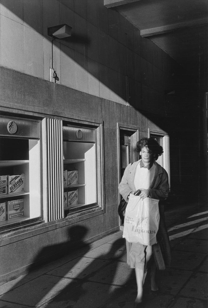 Femme se rendant au travail, Liverpool