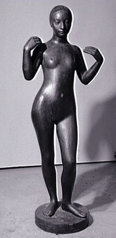 Jeune fille debout