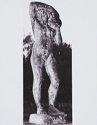 Jeune fille, figure pour une fontaine "L'enfant au poisson"