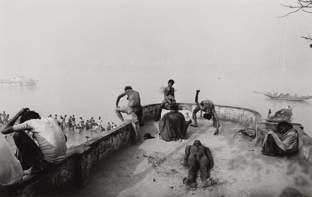Culturistes et lutteurs sur les ghats de Calcutta, Inde