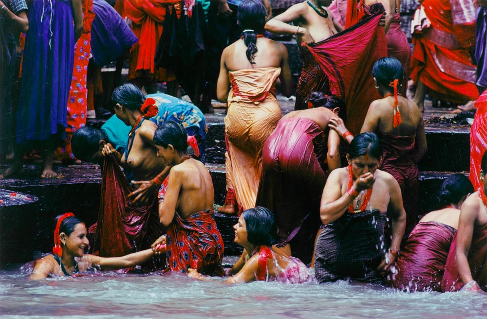 Bain rituel dans le fleuve Baghmati, Katmandou, Népal