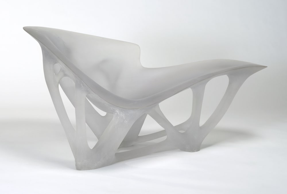 Bone chaise longue