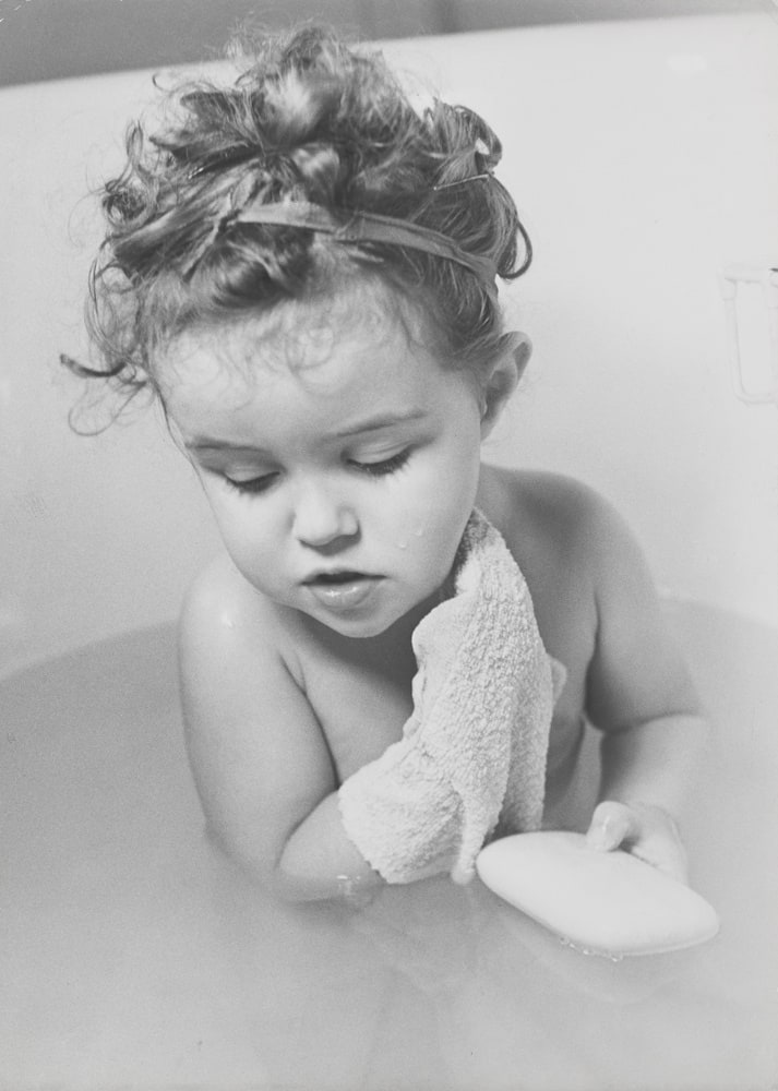 [Bébé dans son bain]