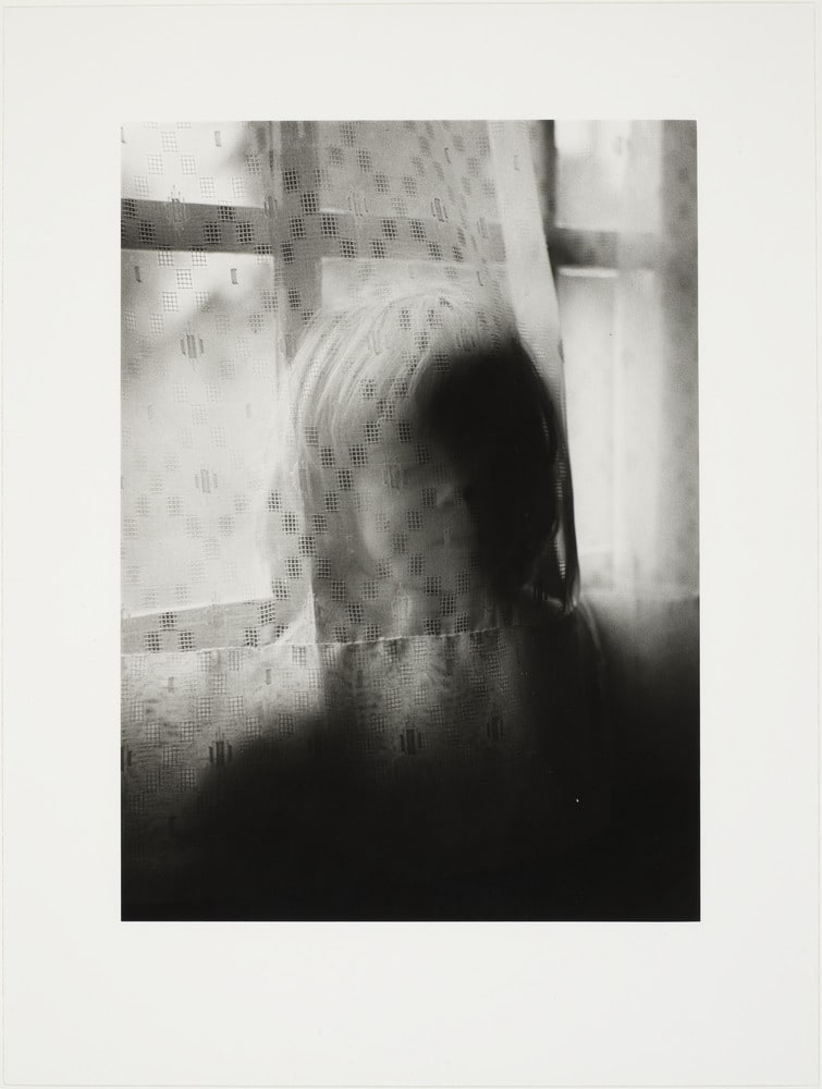 Les yeux fermés