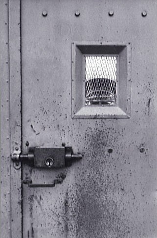 Porte de cellule, maison d'arrêt de Caen