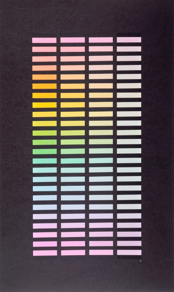 1555 couleurs classées suivant la clarté sur fond noir