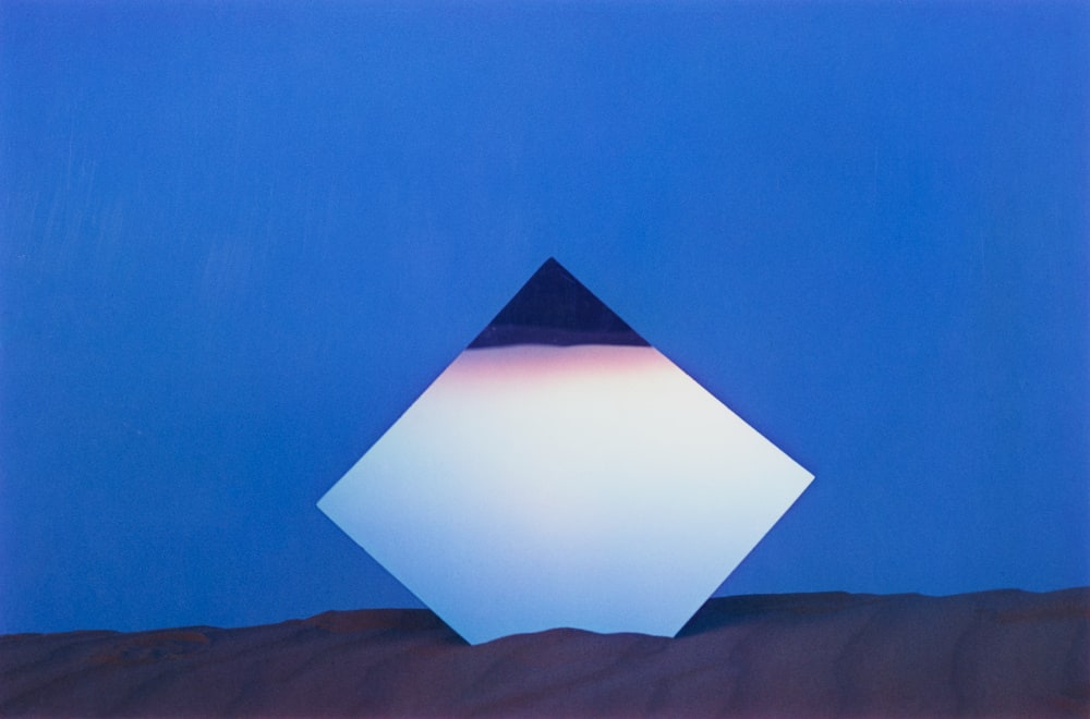 Sculpture d'Heinz Mack dans le désert du Sahara, Algérie