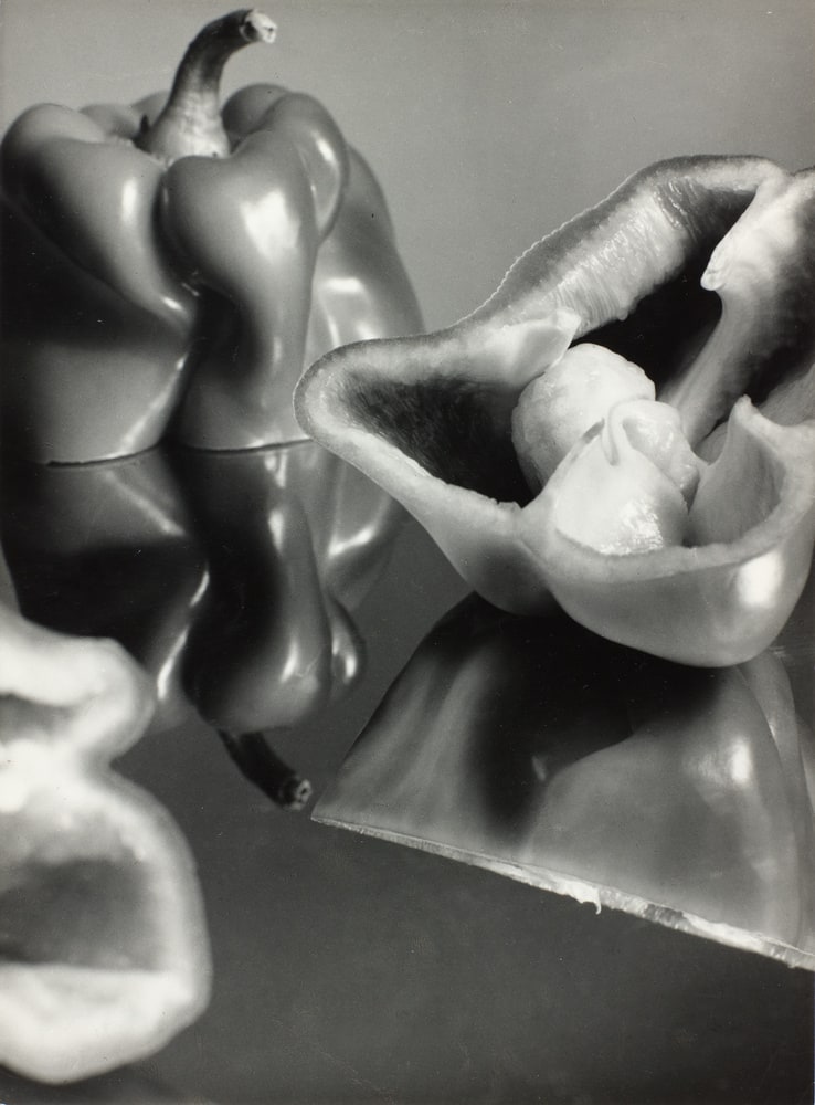 Nature morte (Poivrons coupés sur un miroir)