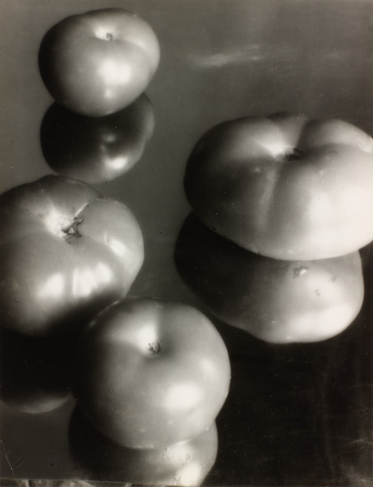 Nature morte (Tomates sur un miroir)