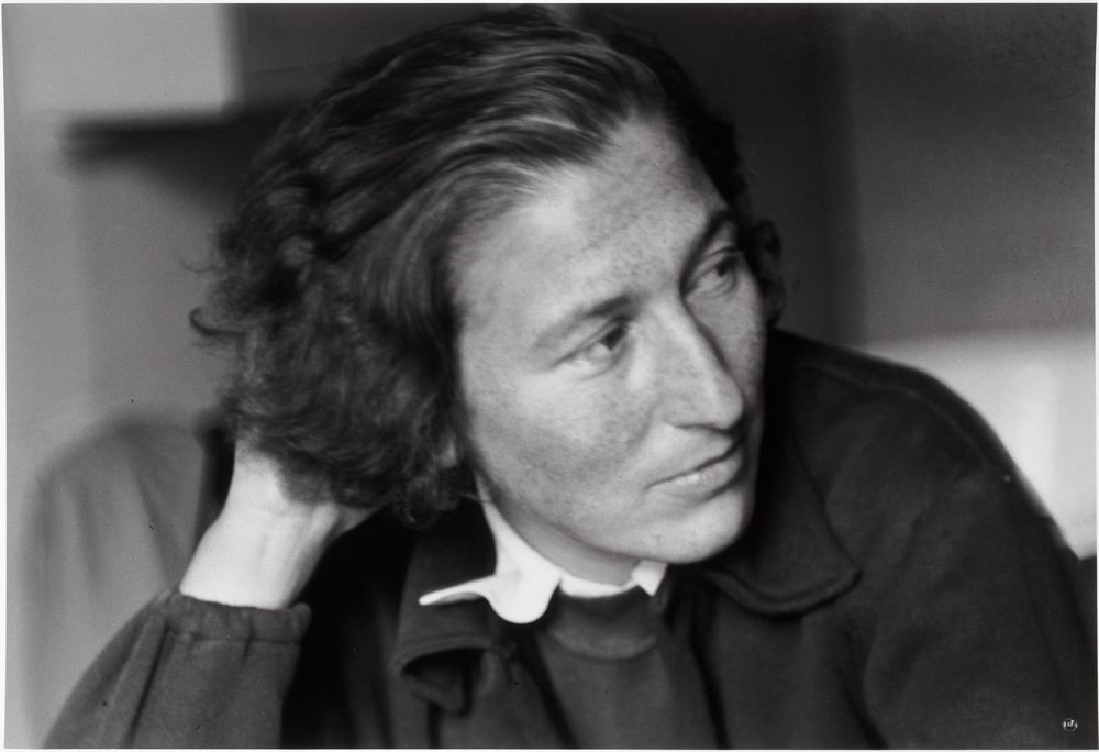 Gisèle Freund étudiante photographiée par Adrienne Monnier, Paris