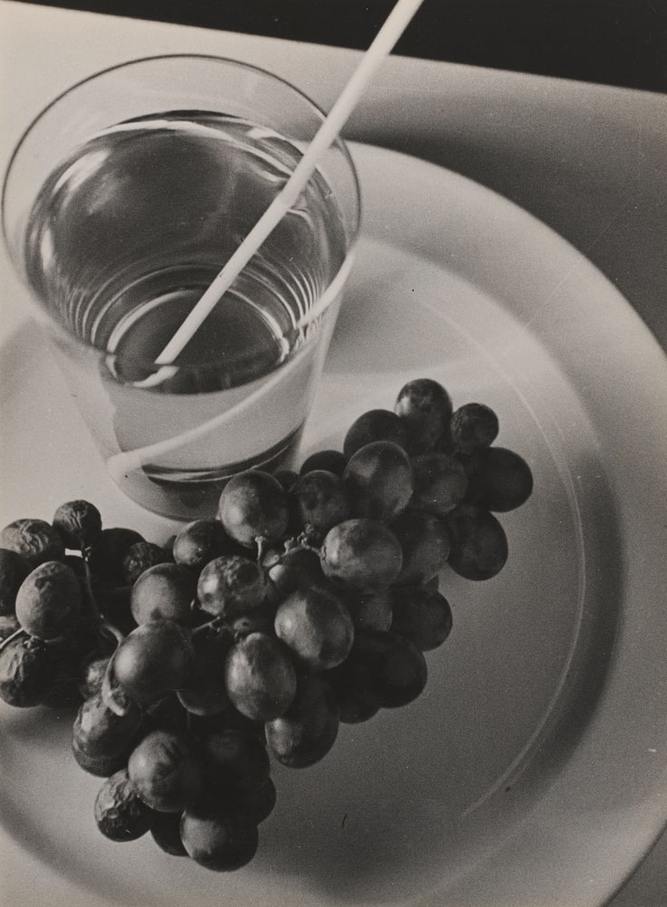 Verre d'eau et raisin