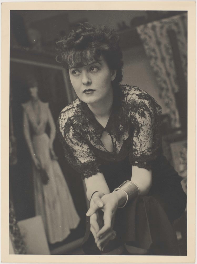 Portrait de Denise Lefroy (Rollin-Roth-Le Gentil) dans l’atelier de Moïse Kisling