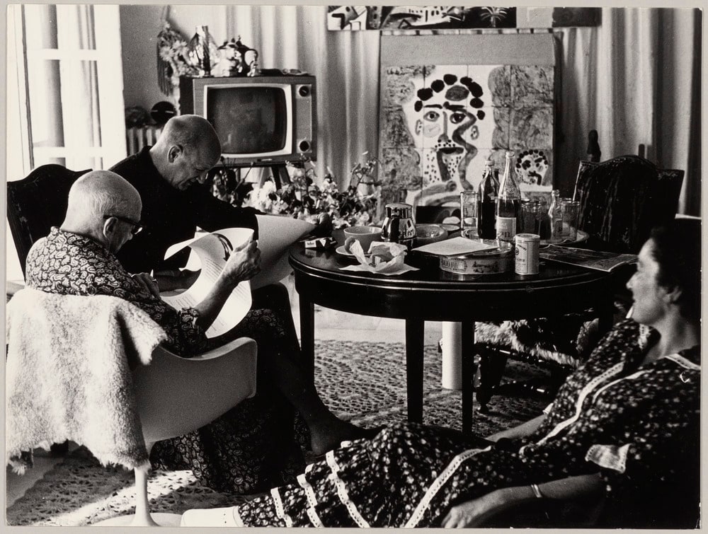 Pablo Picasso avec l'architecte William E. Hartmann à Notre-Dame-de-Vie, Mougins, en août 1966