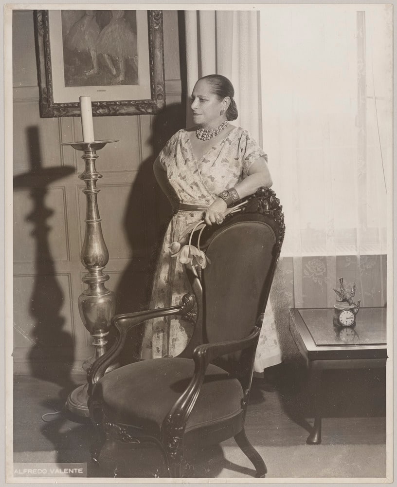 Portrait d'Hélèna Rubinstein dans son appartement de Park Avenue, New York, [années 1950]