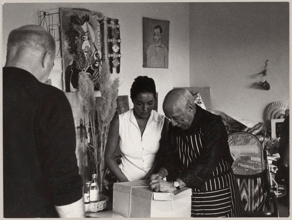 Pablo Picasso avec William E. Hartmann et Aitana Alberti, à Notre-Dame-de-Vie, Mougins, en août 1966