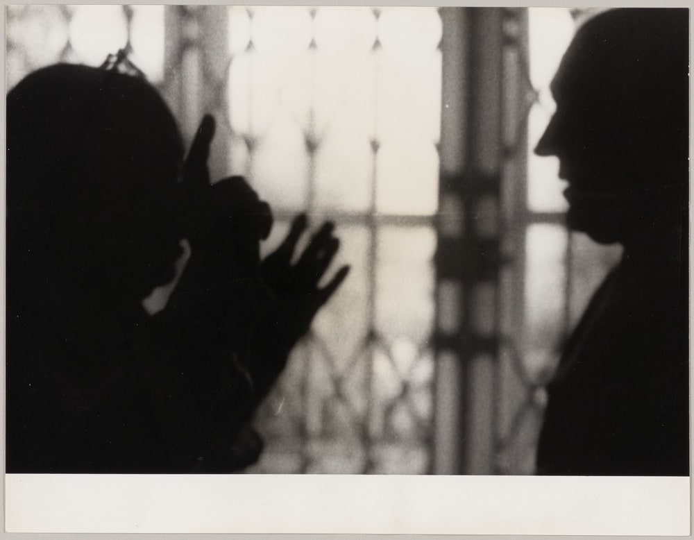Pablo Picasso et Rafael Alberti discutant, Notre-Dame-de-Vie, Mougins, en 1966