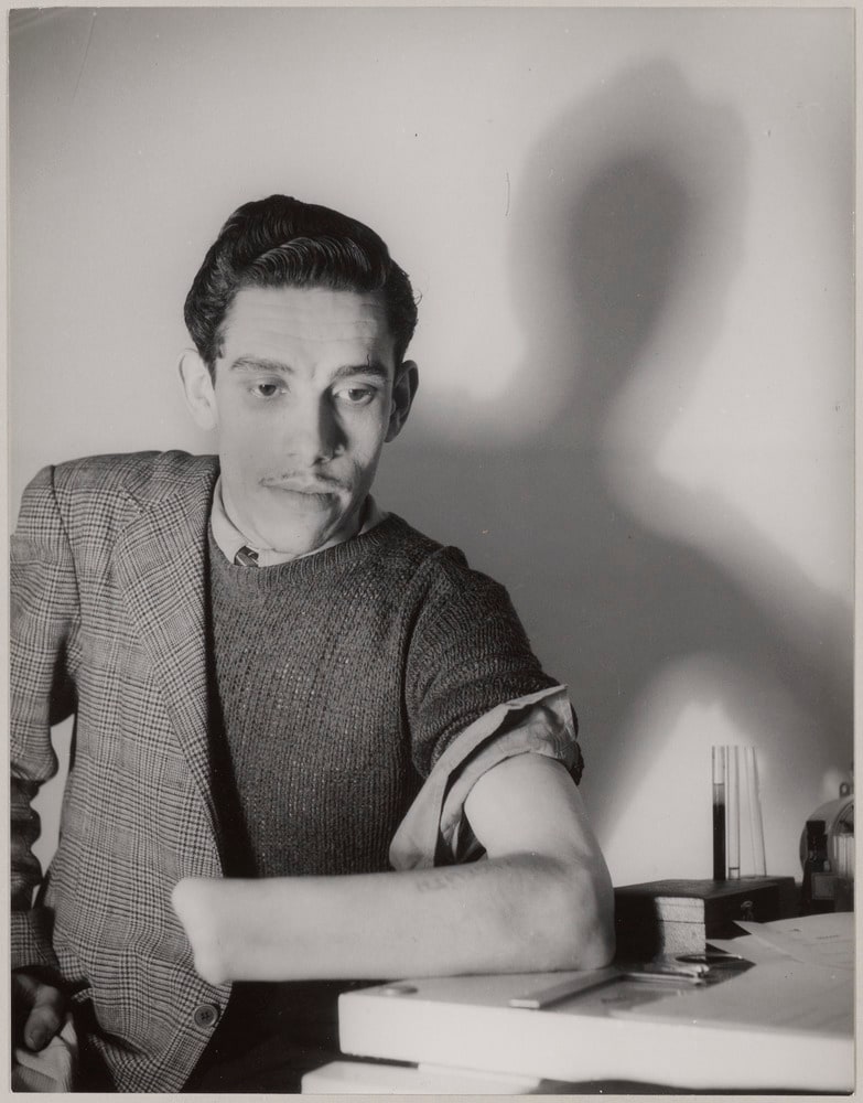 Portrait d'un exilé espagnol amputé d'une main, dans le sud de la France, en 1947-48