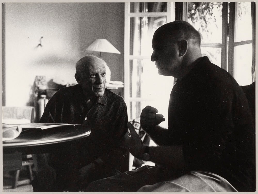 Pablo Picasso avec l'architecte William E. Hartmann à Notre-Dame-de-Vie, Mougins, en août 1966