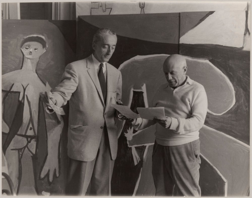 Pablo Picasso et Jacques-Yves Cousteau dans l'atelier de La Californie, Cannes, en 1958