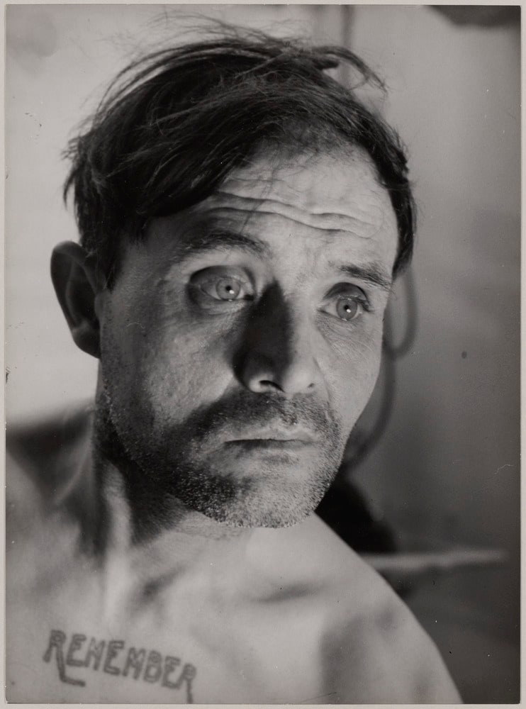 Portrait de Julien Pierre, ancien des brigades internationales touché au combat, paralysé et épileptique, [Paris], en 1947-48