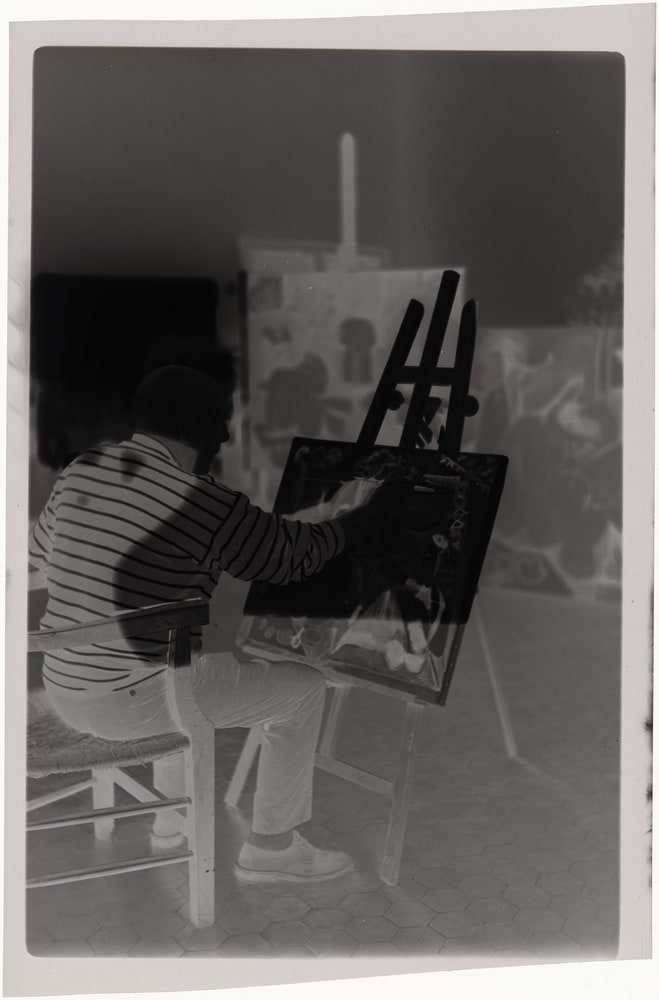 Pablo Picasso à son chevalet dans le salon d'apparat du premier étage du château de Vauvenargues