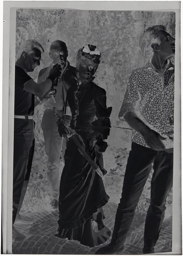 Francine Weisweiller sur le tournage du film "Le Testament d'Orphée" de Jean Cocteau à la villa Santo Sospir, Saint-Jean-Cap-Ferrat, en 1959
