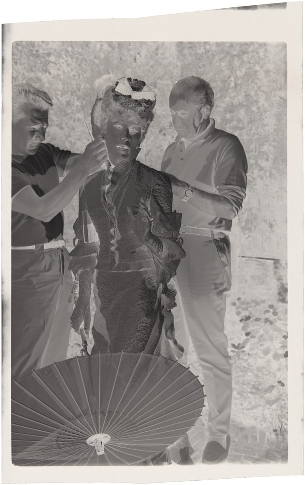 Francine Weisweiller sur le tournage du film "Le Testament d'Orphée" de Jean Cocteau à la villa Santo Sospir, Saint-Jean-Cap-Ferrat, en 1959