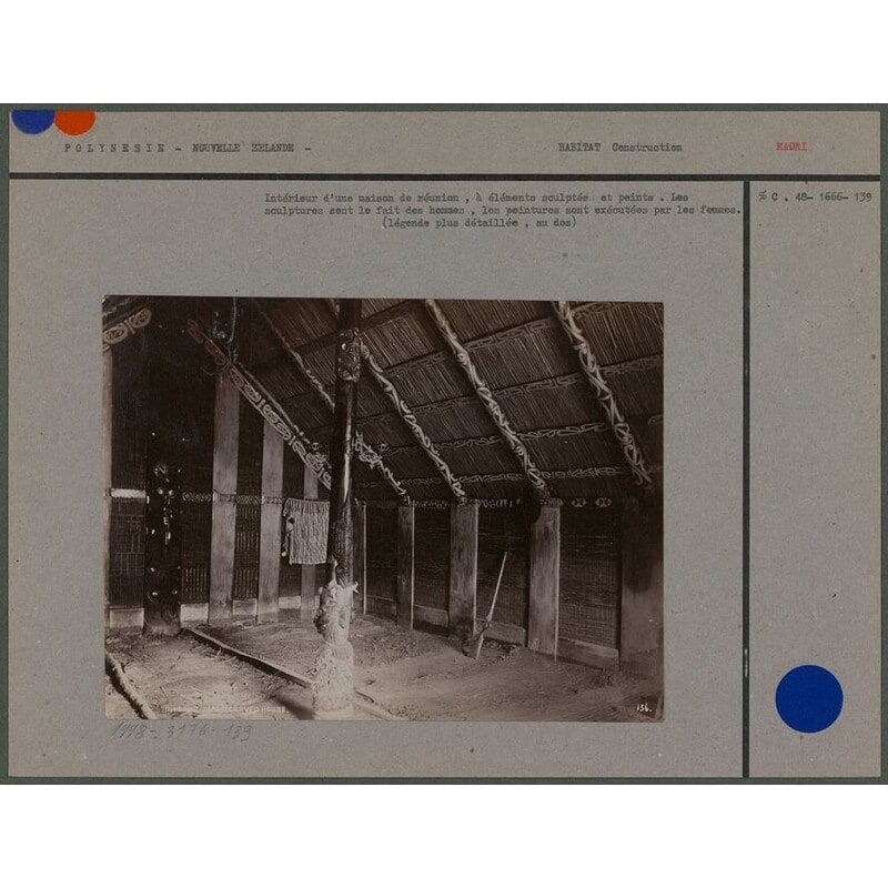 Intérieur d'une maison de réunion