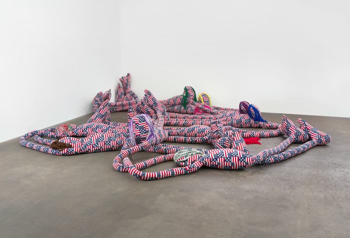 FIGURES. PILE. (6991)