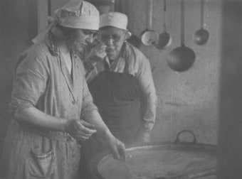 aus dem Film: Erwerbslose kochen für Erwerbslose (Standfoto)