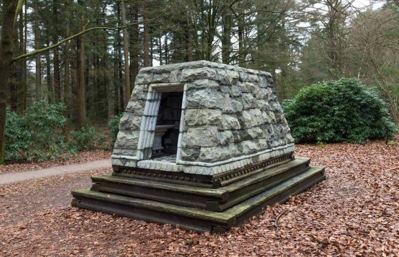 Temple of Everyday Life (part of the installation 'My paradise')