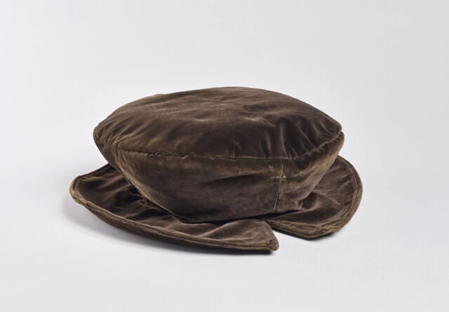 Bonnet en velours, porté par Corot