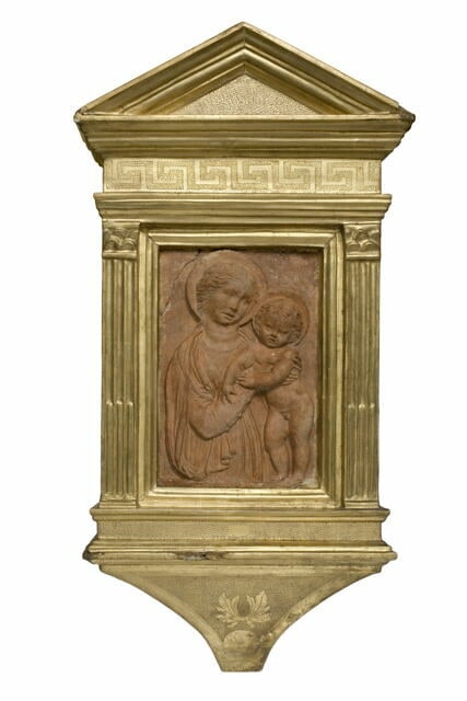 La Vierge portant l'Enfant nu et debout sur ses genoux