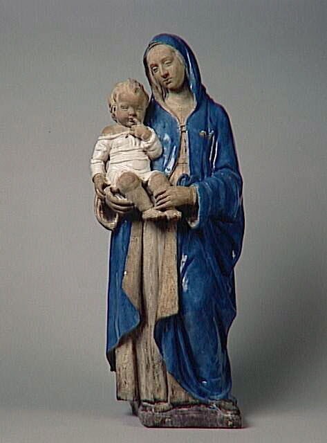 La Vierge debout portant l'Enfant sur le bras droit