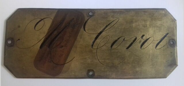 Plaque de la porte de l'atelier de Corot portant l'inscription de M. Corot