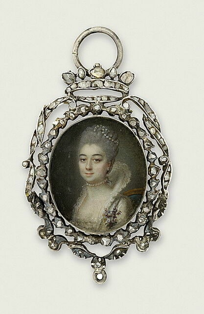 Jeune femme avec un bouquet de réséda