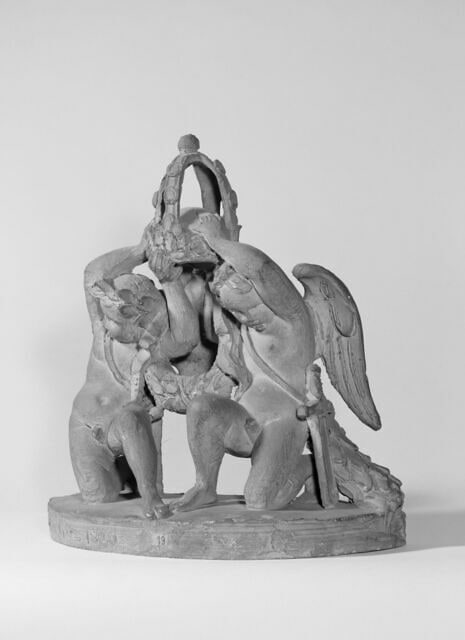 Deux anges portant la couronne impériale