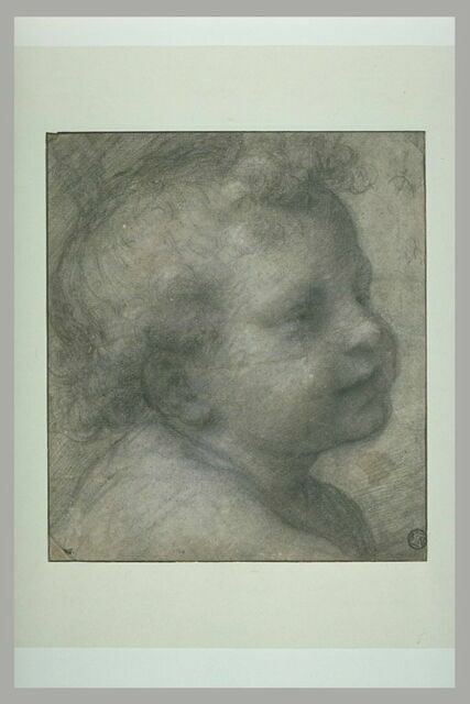 Tête d'enfant de trois quarts à droite